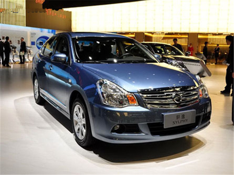 开着夏利的车@为何国人倾向于日系车，冷落国产车？这两者之间到底有何差距？