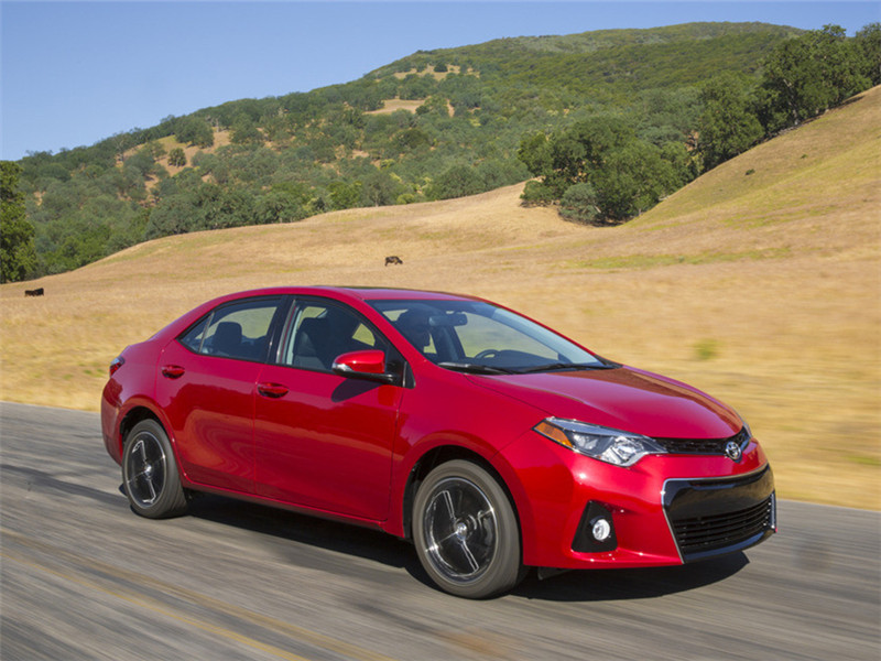 开着夏利的车@为何国人倾向于日系车，冷落国产车？这两者之间到底有何差距？