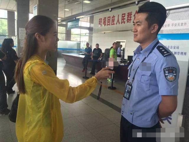 「新能源电动车知识」喜提新车去加油，刚出站就被扣12分，车主不服，交警：错了就罚