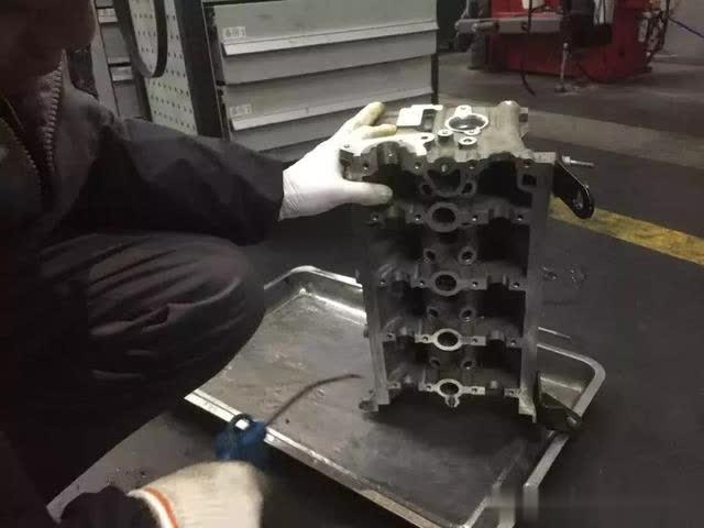 「汽修技师众微联」拉缸是什么？这台奥迪发动机会告诉你到底什么是拉缸