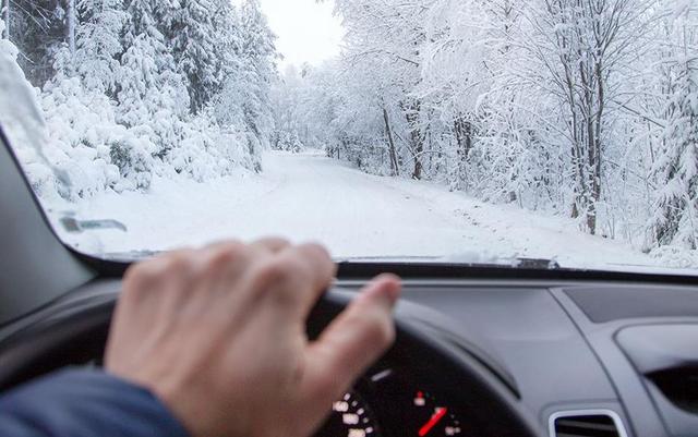 「辛汉的世界」冬天开车油耗为啥会变多？交警提示，想省钱应该这样做