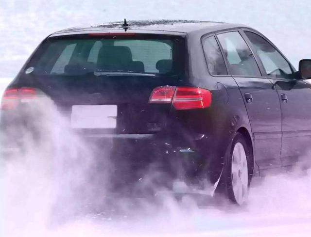 「辛汉的世界」冬天开车油耗为啥会变多？交警提示，想省钱应该这样做