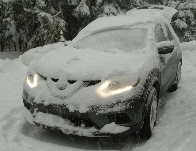 「辛汉的世界」冬天开车油耗为啥会变多？交警提示，想省钱应该这样做