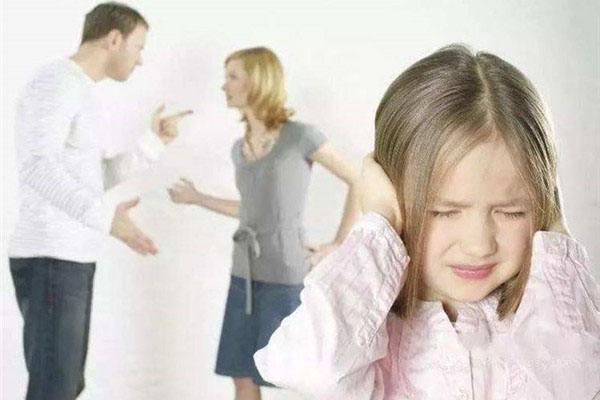 洪姨育儿■父母离婚，对娃的伤害很大？做到这4点，孩子健康成长