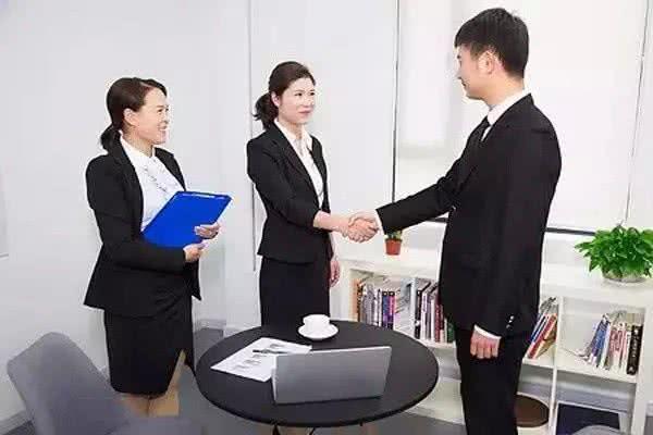 「敬师者也」女销售签下50万订单，老板只给1半提成，女销售：不厚道