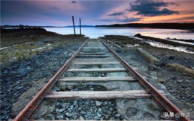 励志情感天窗：不要光顾着看别人，走错了自己脚下的路