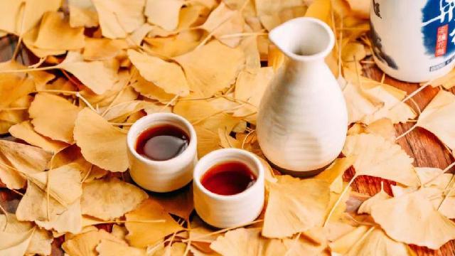 [唯美图片视觉传媒]人生如酒，敬自己十杯酒