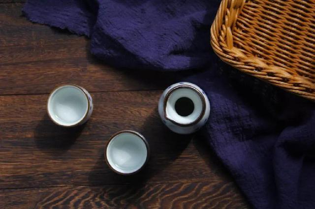 [唯美图片视觉传媒]人生如酒，敬自己十杯酒