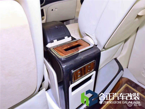 【易车网】奔驰御用改装厂内饰合正商务车新贵之作