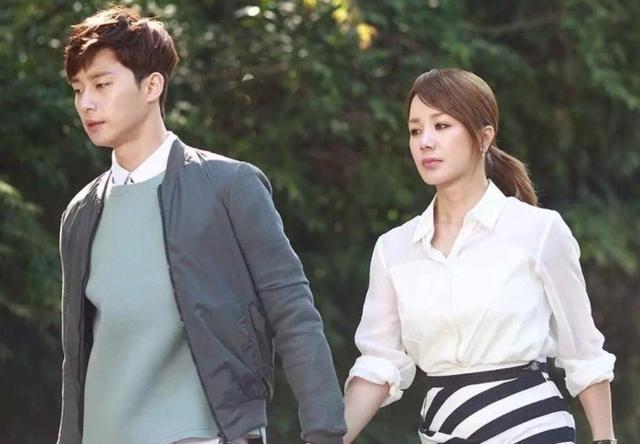 胡蝶心理：男人怎么把中年女人撩到手？做这三不要，准能轻松搞定