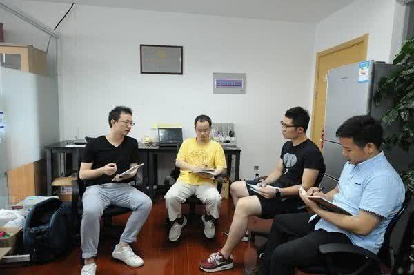 「敬师者也」男友生病住院，95后女员工请假5天，却被老板开除，原因曝光