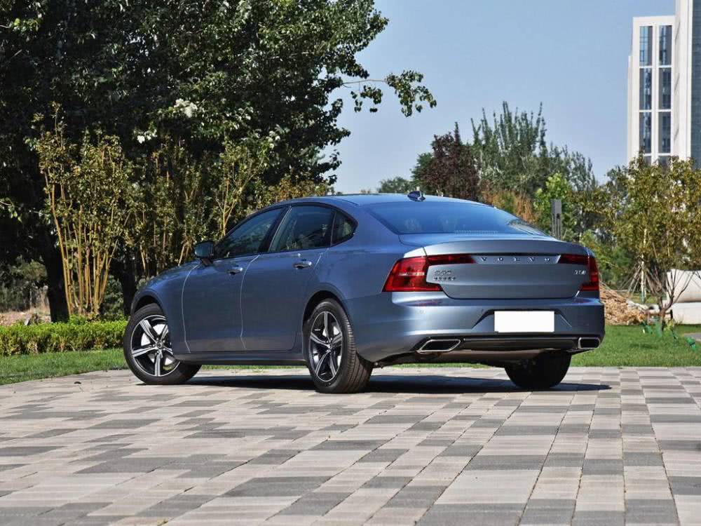 车品■30万买C级？这款豪华中大型轿车轴距3米多，7秒破百月销四千