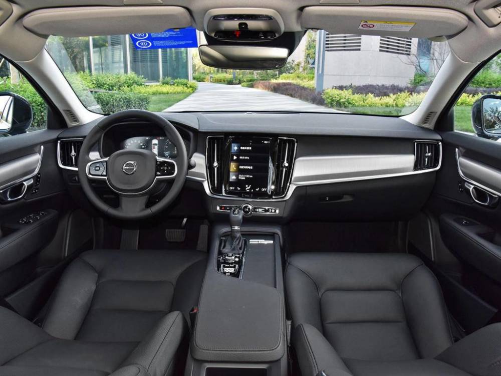 车品■30万买C级？这款豪华中大型轿车轴距3米多，7秒破百月销四千