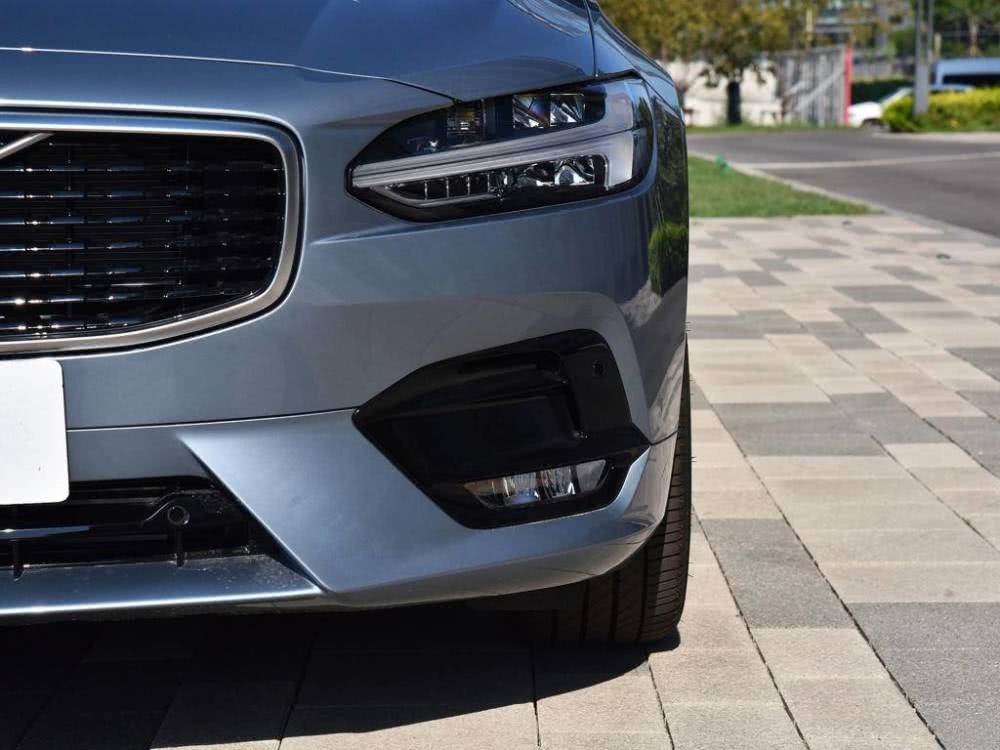 车品■30万买C级？这款豪华中大型轿车轴距3米多，7秒破百月销四千