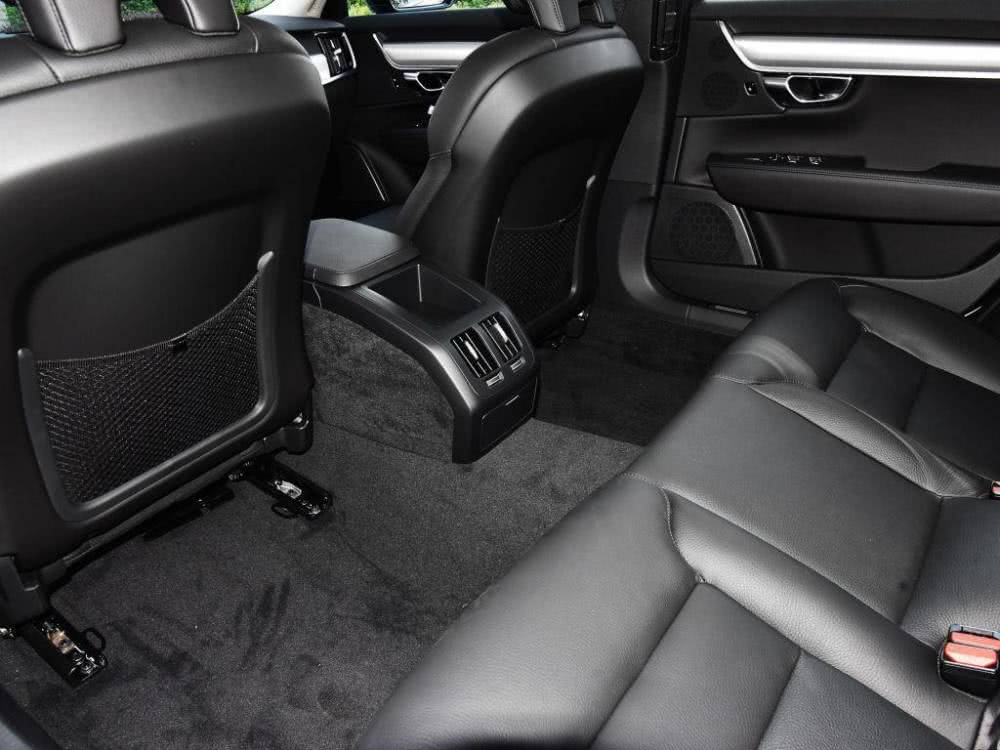 车品■30万买C级？这款豪华中大型轿车轴距3米多，7秒破百月销四千