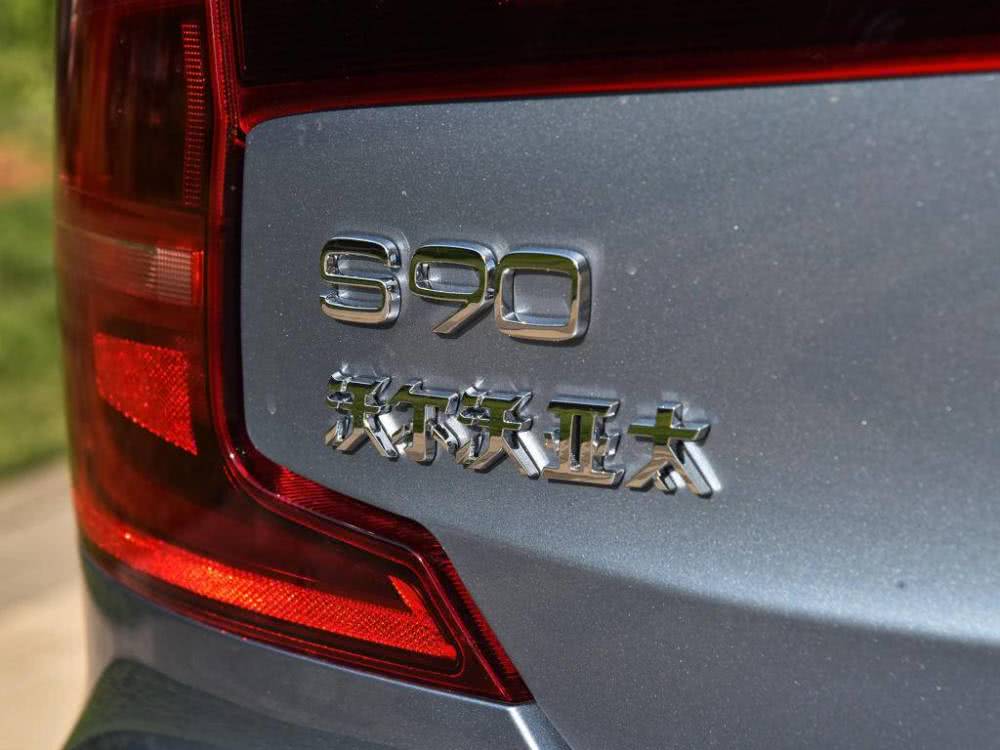 车品■30万买C级？这款豪华中大型轿车轴距3米多，7秒破百月销四千