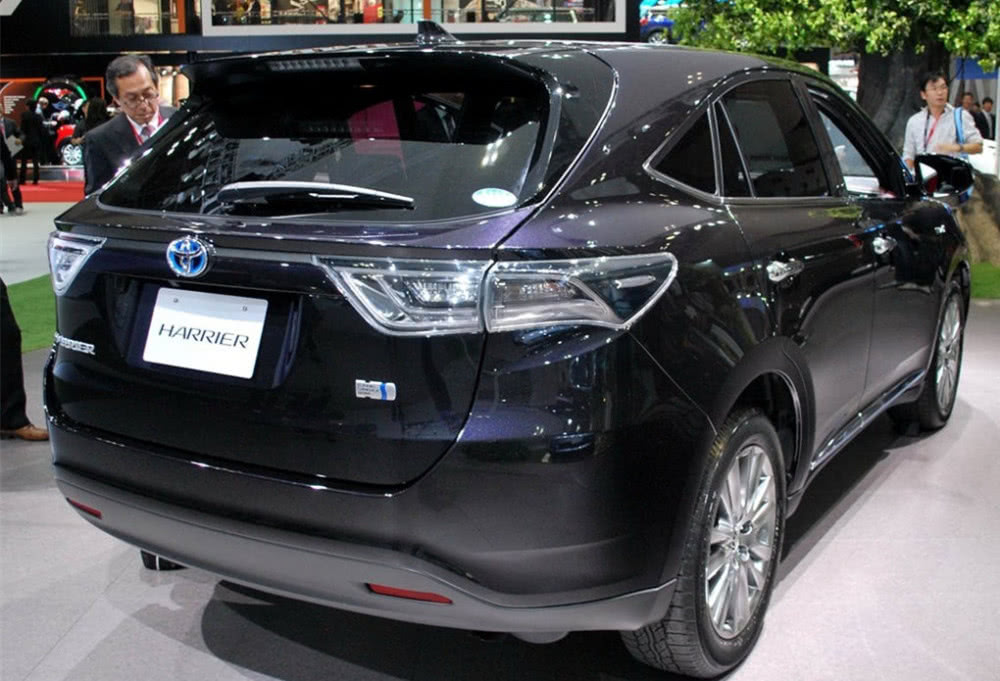 车无涯■丰田又一款车要上市，不足20万配金色车标，造型亮眼