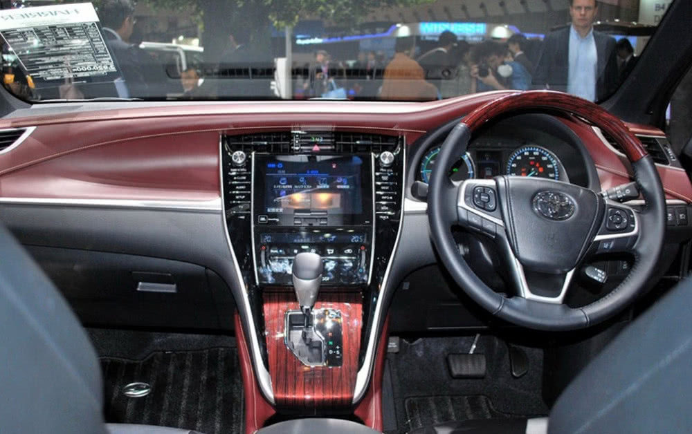 车无涯■丰田又一款车要上市，不足20万配金色车标，造型亮眼