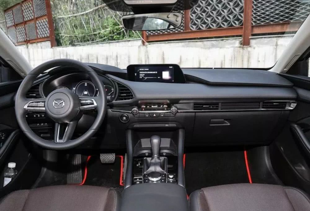 「汽车洋葱圈」15万买轿车，空间配置or皮实耐用？自主VS合资怎么选？