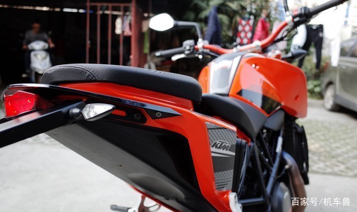 [玩车兽]“大饼脸”KTM690，低颜值，性能为王，懂的人很少，纯粹的性能车