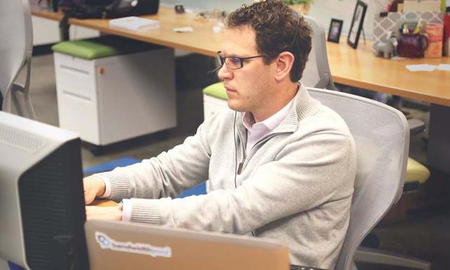 #职场萌新#饭局上，这四个举动，既能让你得体，又能得到领导青睐