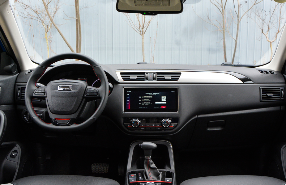 「老赵侃汽车」奇瑞再添“猛兽”！换装电子换挡杆，减震堪比7系，1.6T爆197匹