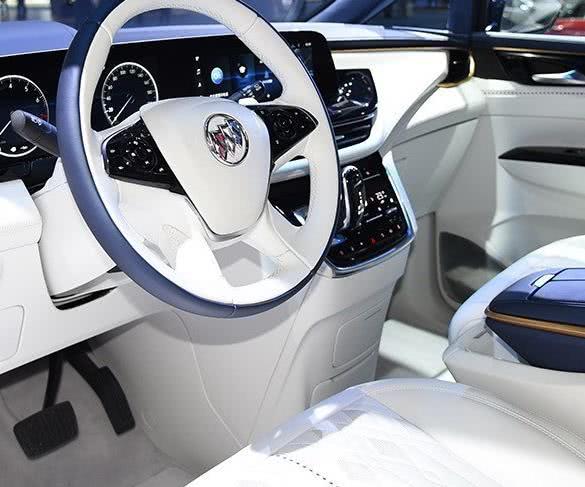 [阳光聊汽车]19款别克gl8亮相，比埃尔法豪华，车友：这价格，要大卖特卖