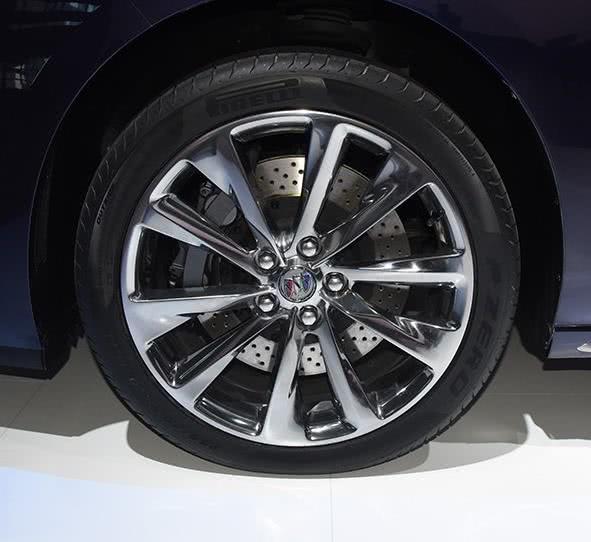 [阳光聊汽车]19款别克gl8亮相，比埃尔法豪华，车友：这价格，要大卖特卖