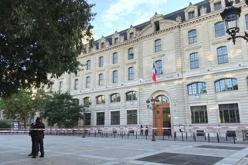 巴黎袭警血案细节：4名警察身亡，凶手竟是警局内部专家