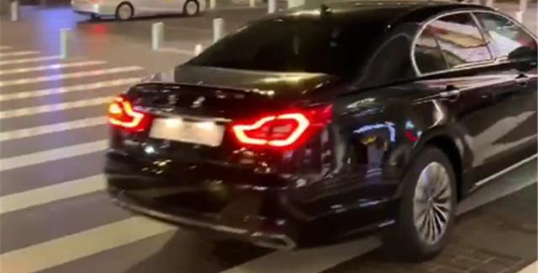 「车坛之声」红旗H7进入迪拜，却被当作出租车使用，网友：算不算是骄傲？