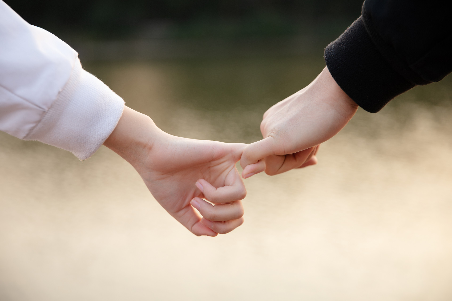 #说爱#人到中年，要懂得沉默寡言，有三个“不可说”