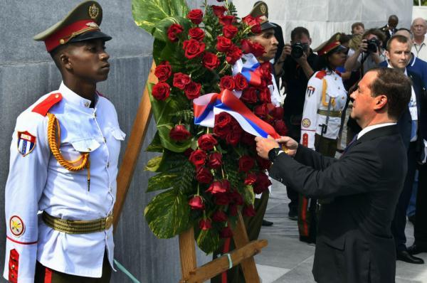 俄总理访古巴示支持