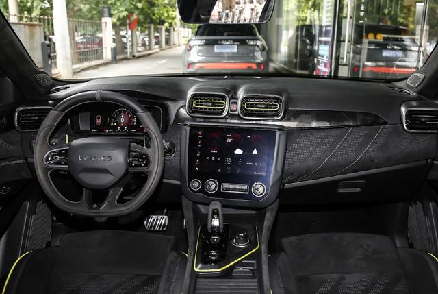 #蛋蛋懂车#领克03+，大量碳纤维组件，零百6秒内，高尔夫GTI迎最强竞争对手