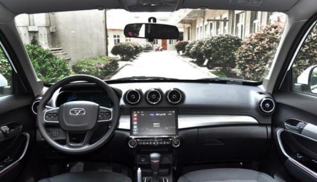 「十渡车神」五粮液投资24亿，打造出这款车，看见车标后：果然是卖酒的