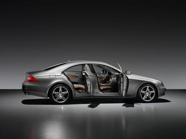 车轮生活：便宜的几十万，贵的几百万，为什么年轻人开豪车的越来越多？