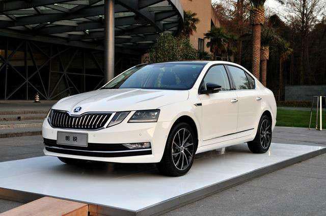 「潮人谈汽车」分体式大灯终于不见了，全新斯柯达明锐实车图曝光