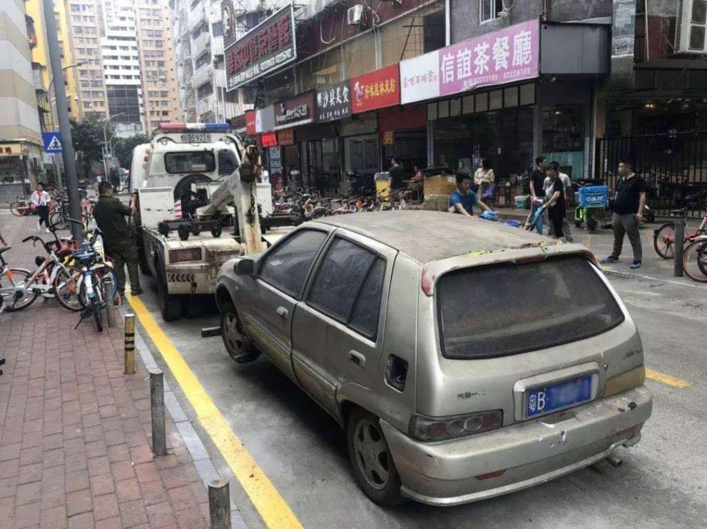 「小刘聊汽车」没钱换车！一台“老车”国内能开多久