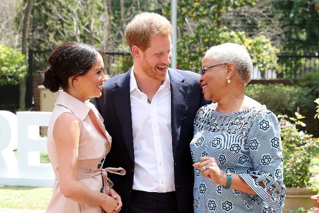 哈里王子一家访南非10天，行程排满慈善活动满载而归！