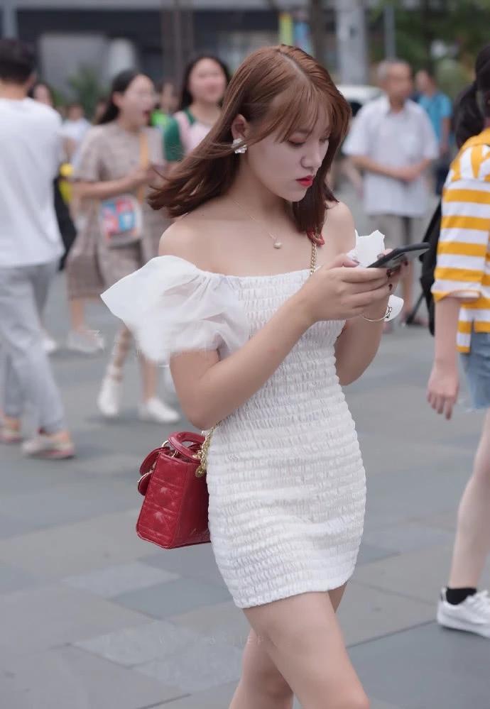 娱乐事@用团队的力量创造更多的财富，为此，我们值得向狼学习