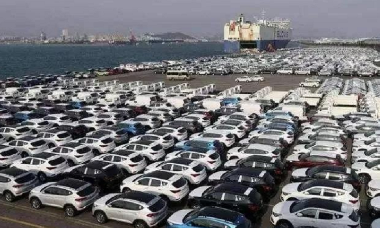 【懂车之后吧】二手车市场无人问津，一辆奔驰几千块钱也没人买，这是怎么了