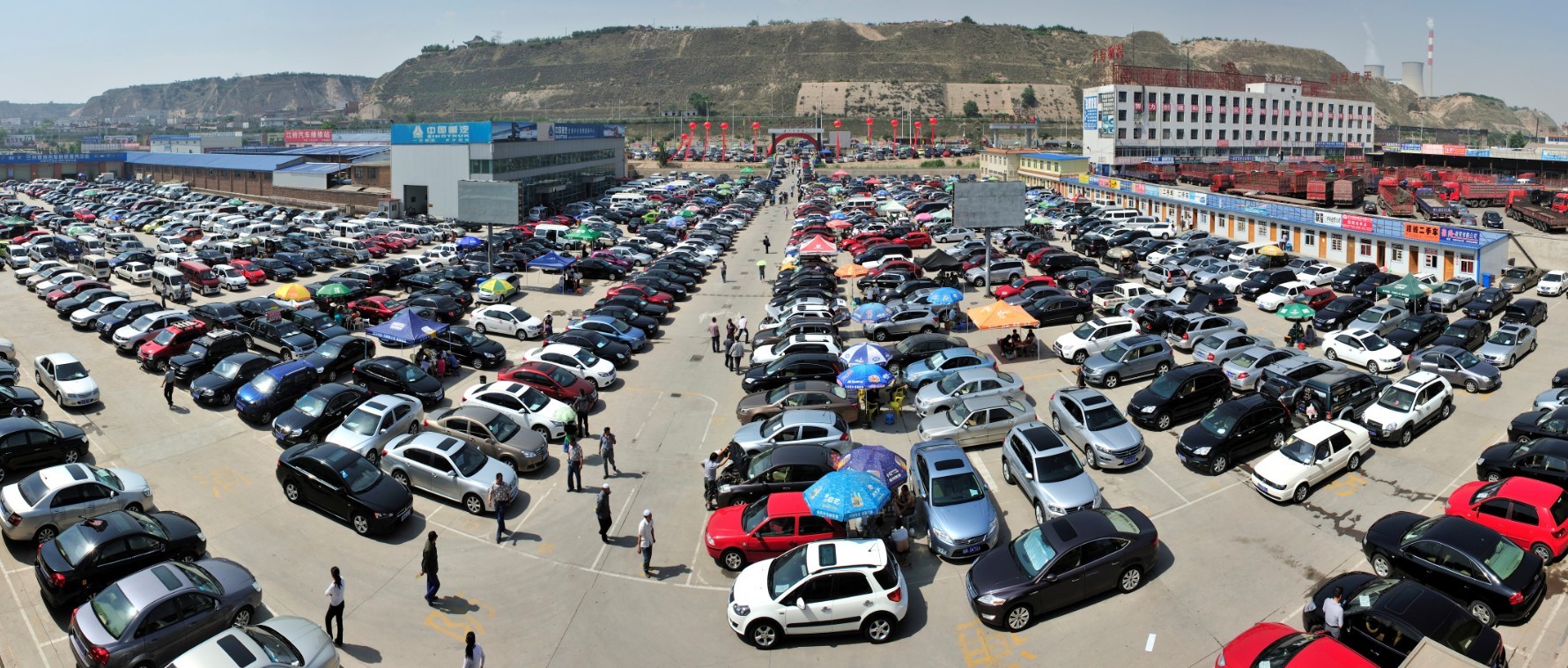 【懂车之后吧】二手车市场无人问津，一辆奔驰几千块钱也没人买，这是怎么了