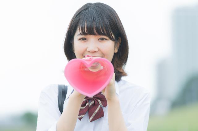 「琉璃红孔雀」被男人“套路”的妹子，掌握4个方法，恋爱才能保鲜