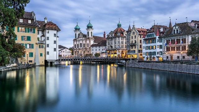 「讲娱乐的本敏」青春阳光温暖的签名，句句让人难过，让人一看就赞