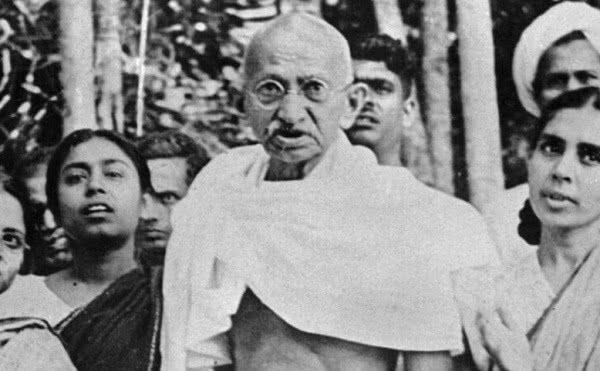 印度“国父”甘地诞辰150周年：骨灰被盗、照片被乱涂