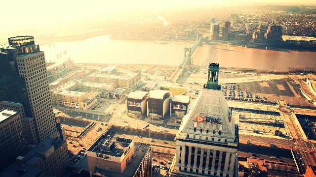 哲姝讲八卦@朋友圈努力励志的句子，句句让人难过，总有一句说到你心坎里