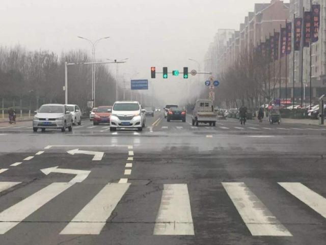 汽车密报局@交警：再过27天，遇到左转虚线千万要注意，看错罚200扣6分