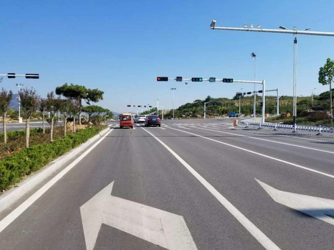 汽车密报局@交警：再过27天，遇到左转虚线千万要注意，看错罚200扣6分