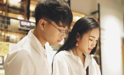 「幸福的拉拉」感情中，一个女人是否在乎你，通过3个小细节就能看出来