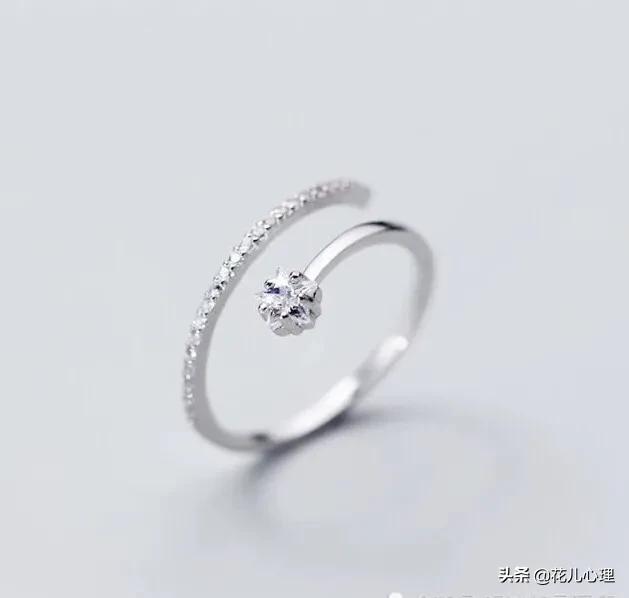 「校园留声机」你内心最放不下的事情是什么？选一枚戒指，测出答案！