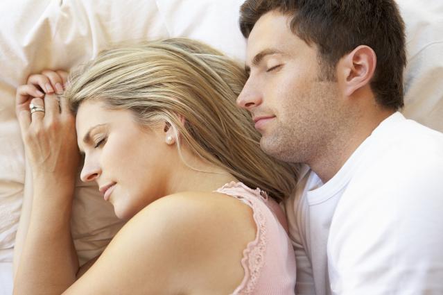 我用故事换你酒@夫妻睡觉前的三件“恩爱事”，你老公若做过一件，你就没嫁错人